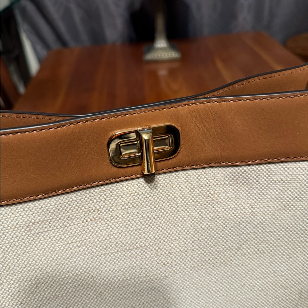 Michael Kors beautiful tan handbag - Picture 4 of 16
